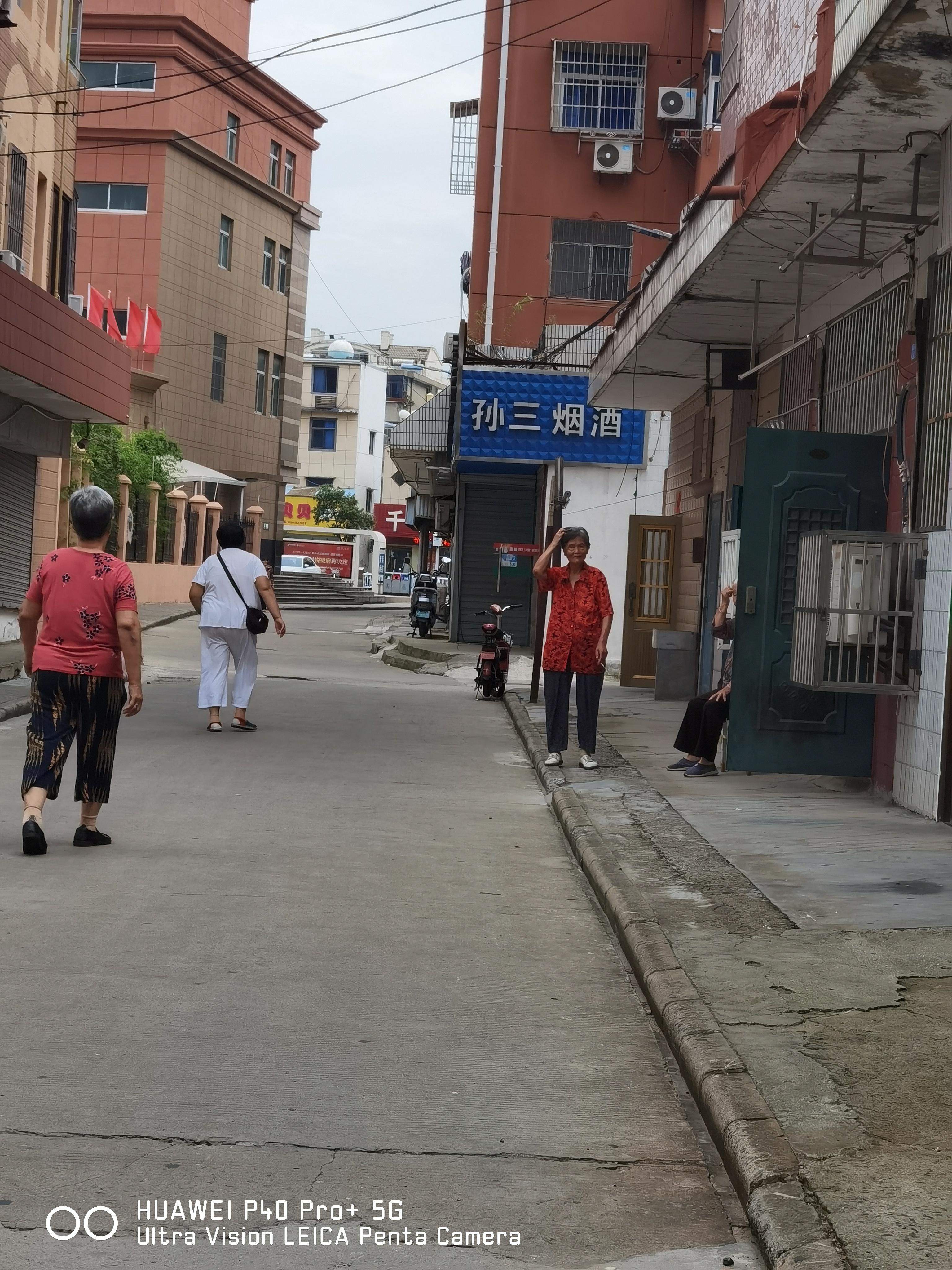 烟酒副食店的小店